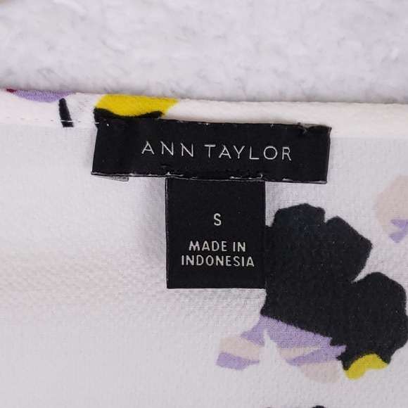 Ann Taylor Floral Top Size Small Ruffle Scoop Neck White Summer Bloom Coquette - Picture 4 of 8